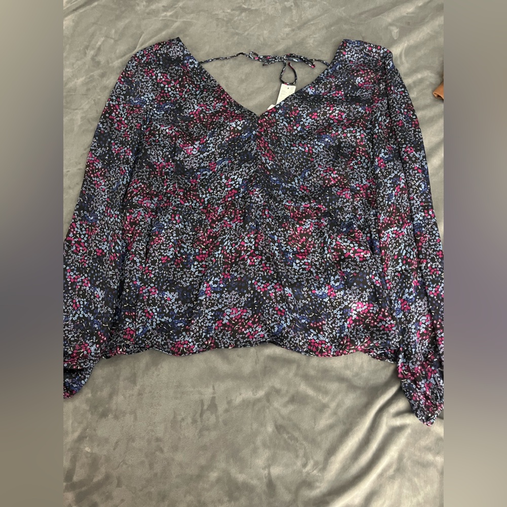 Size 2X Starting Bid $10